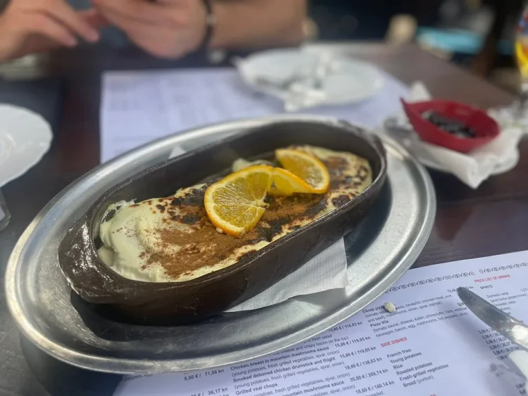 Gebackene Pfannkuchen mit Lika-Wolfsbarsch