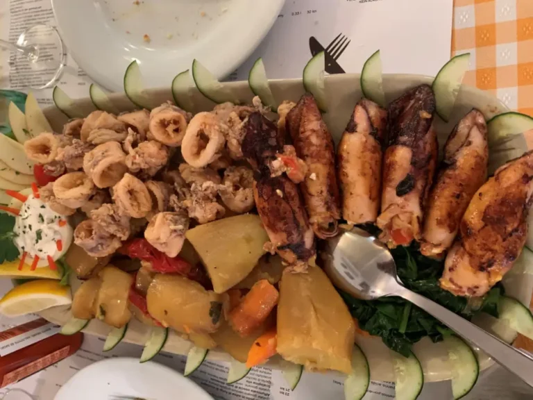 Gebratener Tintenfisch und gegrillter Tintenfisch