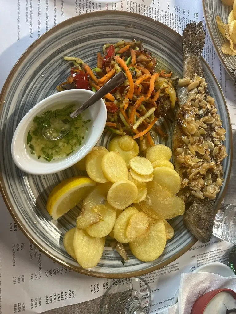 Lika-Forelle mit Mandeln