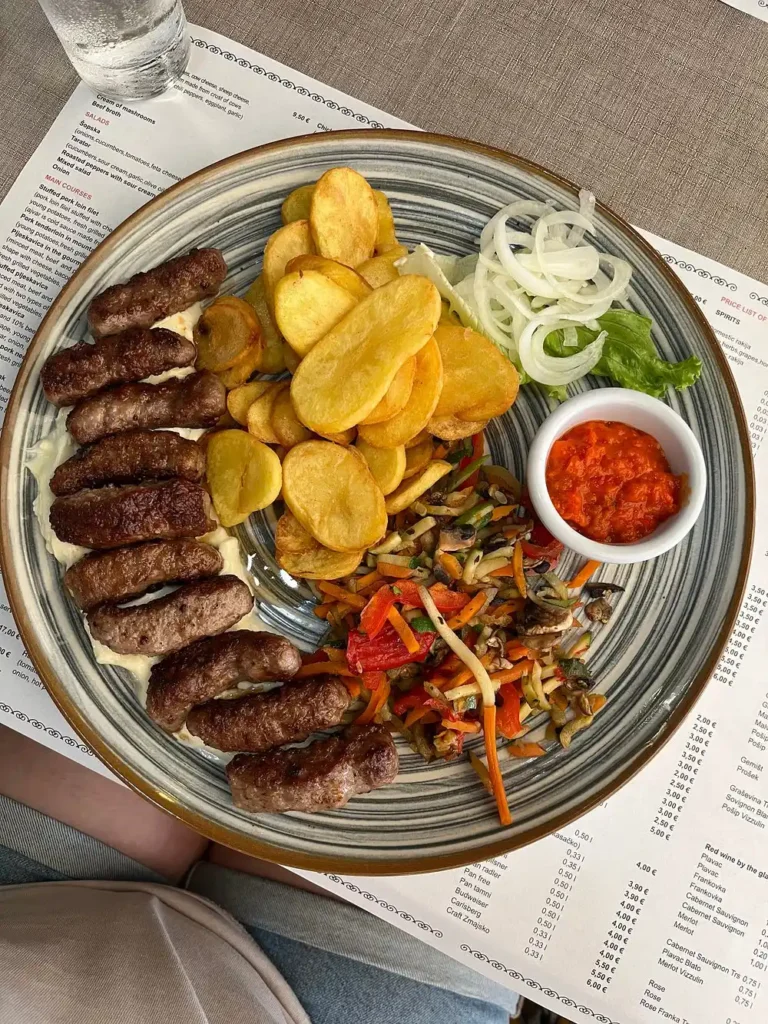 Rindfleischspieße mit Sahne