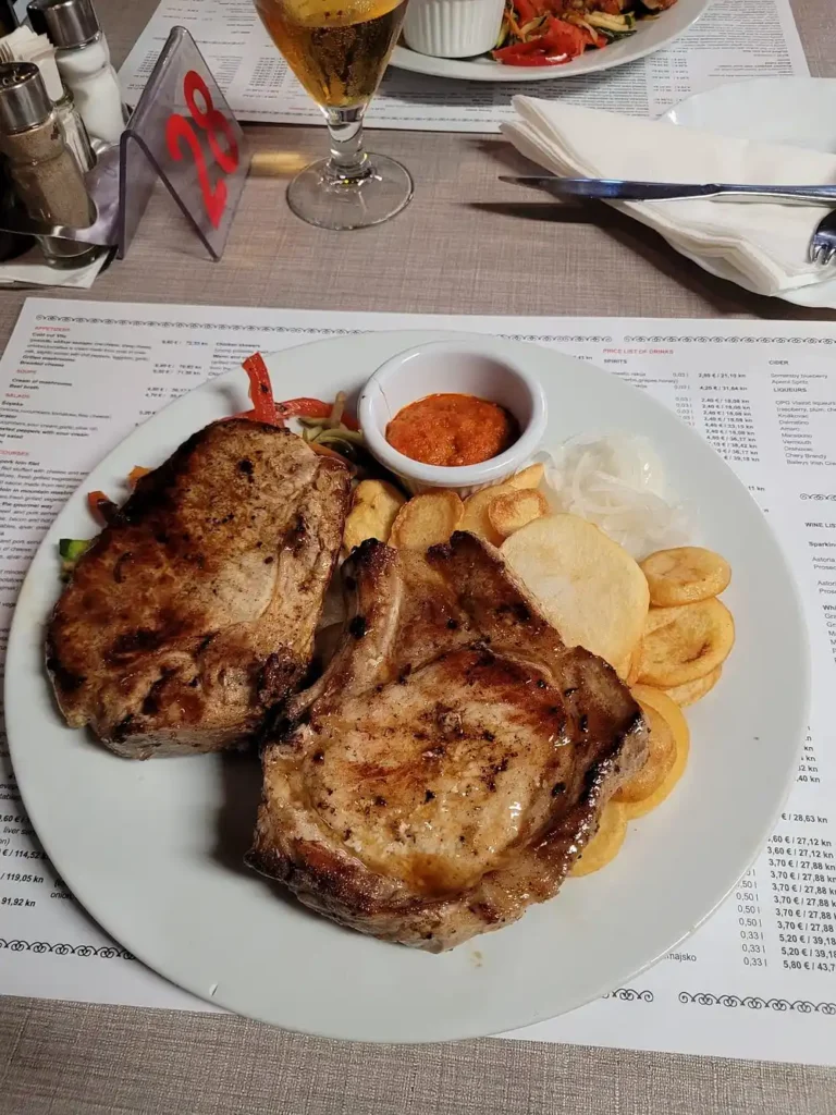 Gegrilltes Schweinekotelett