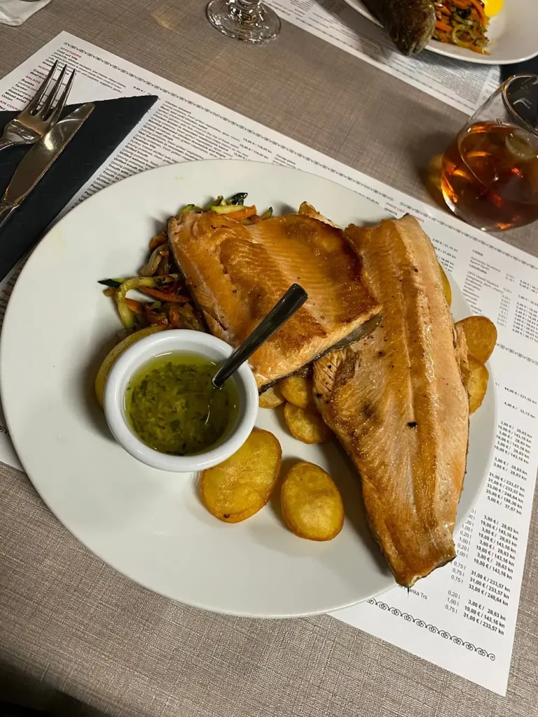 Trout fillet with side dish_2